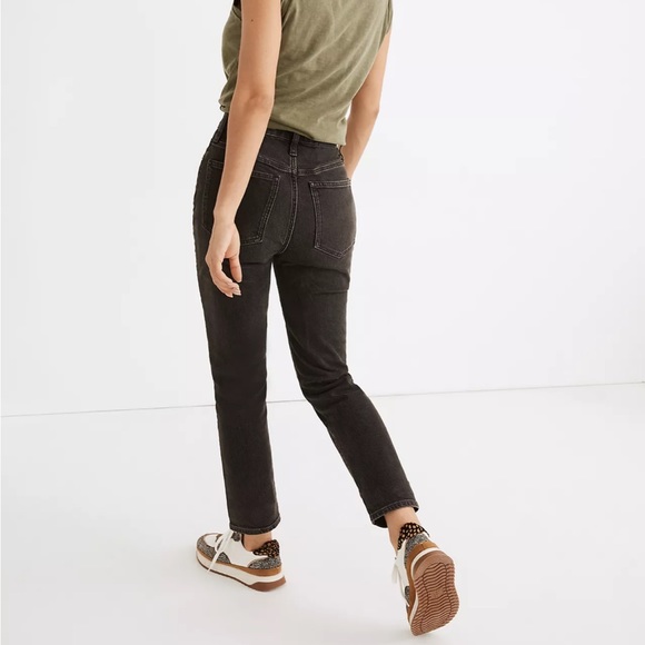 The Curvy Perfect Vintage Jean in Lunar Wash - Picture 2 of 8